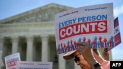 Foto Archivo. Protesta frente a la Corte Suprema en Washington por la pregunta de ciudadanía en el Censo 2020. Photo by MANDEL NGAN / AFP