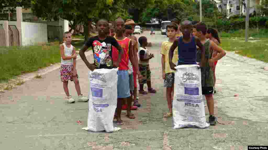 Fiesta con los niños de Alamar