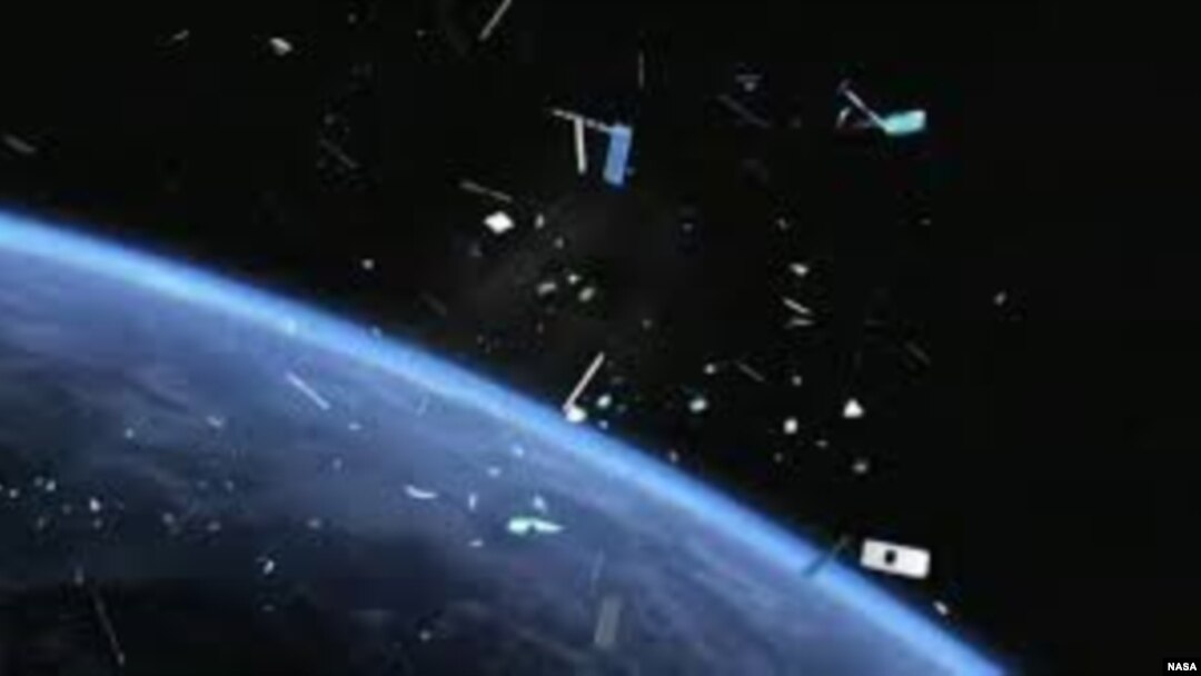 La chatarra espacial está formada por satélites, cohetes y otros fragmentos inactivos.