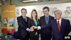 El presidente del Real Madrid, Florentino Pérez, junto a la presidenta de Microsoft España, María Garaña