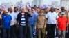 Miguel Díaz-Canel (centro-izquierda) y Raúl Castro (centro-derecha) marchan contra el embargo estadounidense y exigen la exclusión de Cuba de la lista de países patrocinadores del terrorismo, en La Habana, Cuba, el viernes 20 de diciembre de 2024. 