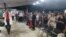 El pastor Bernardo Salomón de Quesada oficia un culto cristiano en su iglesia en Camagüey, Cuba. (FACEBOOK).