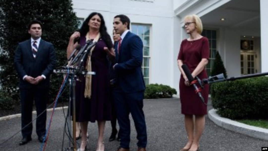 Sirley Ávila León en la Casa Blanca delpues de reunirse con el presidente Donald Trump