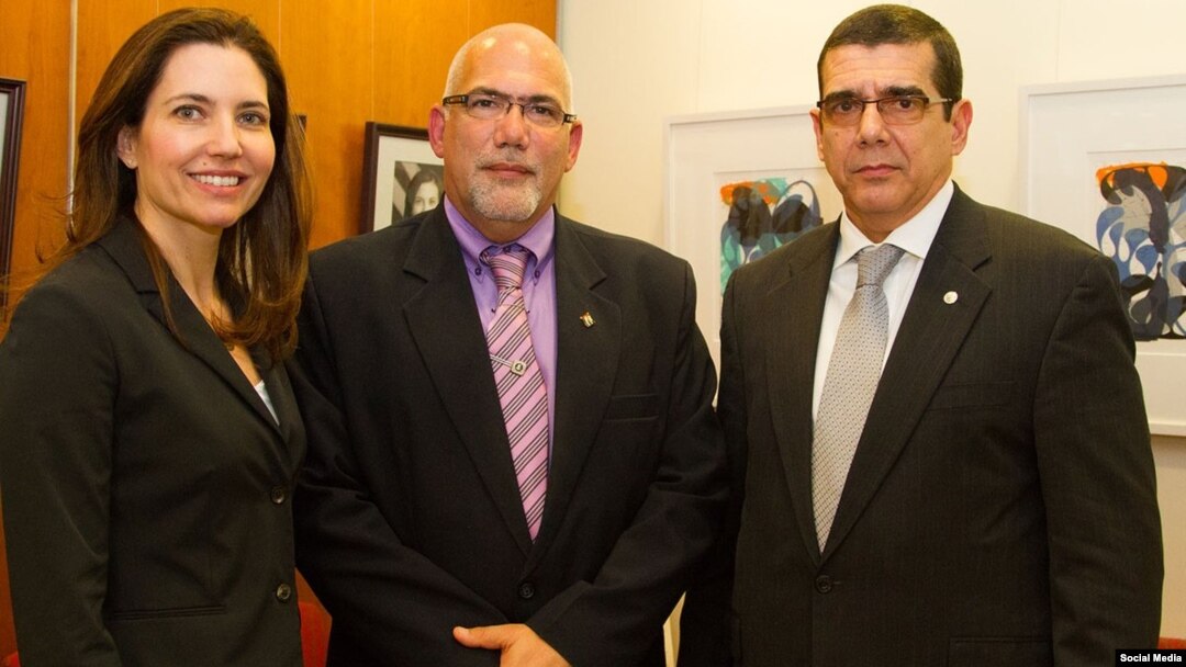 La secretaria de estado adjunta, el presidente del INDER y el embajador cubano en EEUU.