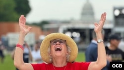 Estadounidenses se reúnen en el National Mall, en Washington D.C. en un Jubileo Nacional de Oración por el 250 Aniversario de la Independencia de EEUU.