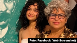 Anna Sofía Benítez Silvente, conocida en redes como Anna Bensi, y a su madre, Caridad Silvente Laffita