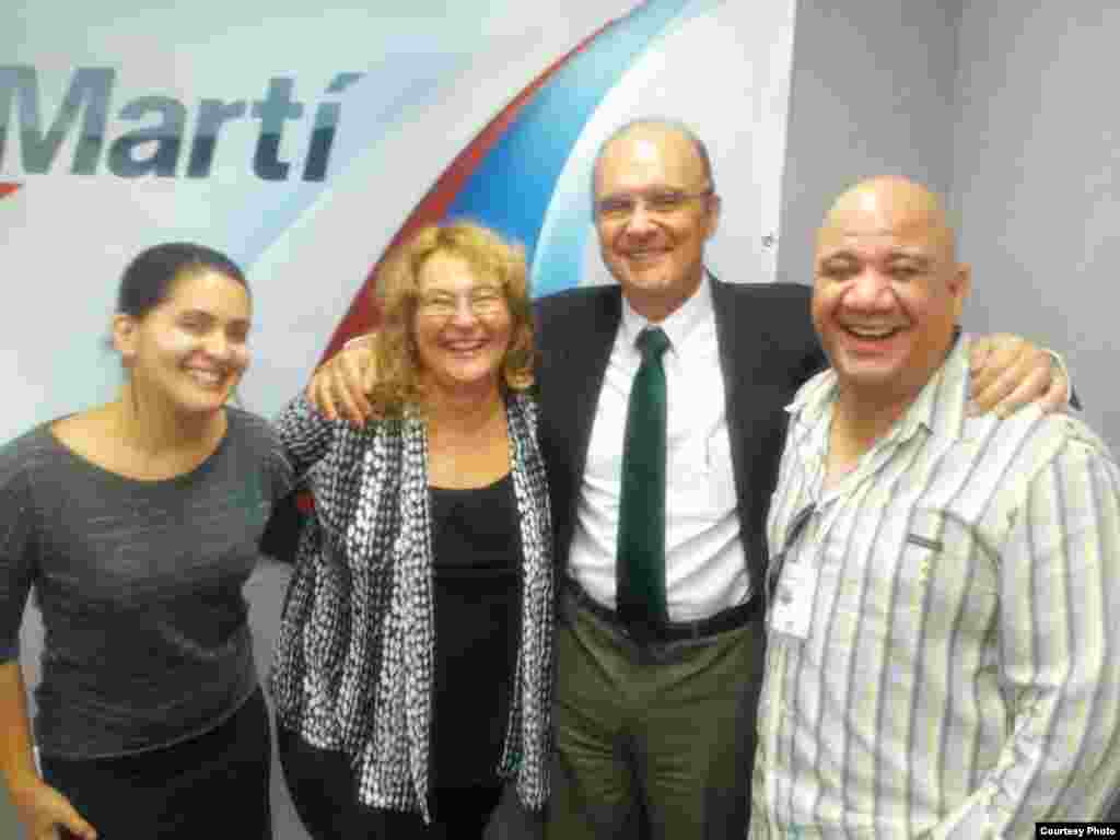 Con el escritor Juan Antonio Blanco y la editora Marlene Moleón
