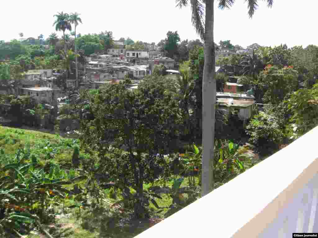 Lázaro Yuri Valle recorre La Lisa en La Habana 