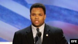 Fotografía de archivo del 27 de julio de 2004 que muestra al excongresista de Illinois, Jesse Jackson Jr. hablando durante una Convención Nacional en Boston, Massachusetts.