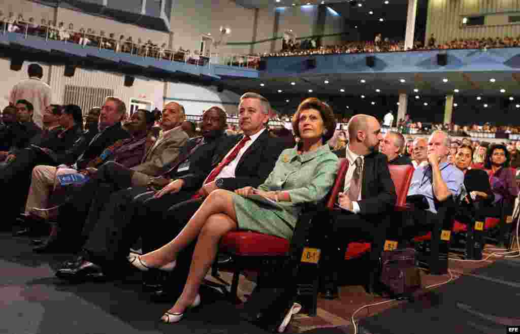 La comisaria europea de Educación, Cultura, Multilingüismo y Juventud, Androulla Vassiliou (c), asiste el 10 de febrero de 2014, a la inauguración del Noveno Congreso Internacional de Educación Superior Universidad 2014 en La Habana (Cuba)