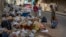 La basura se acumula en la acera en La Habana, Cuba, el martes 24 de septiembre de 2024. (Foto AP/Ramón Espinosa)