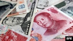Yuan y dólares 