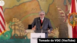 Max Alvarez en la ceremonia de entrega de la Medalla de la Libertad.