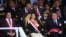 La presidenta de Perú, Keiko Fujimori, saluda desde la tribuna junto al presidente del Senado peruano, Miguel Ángel Torres (izq.), y su ministro de Defensa, Rafael Belaúnde (der.)