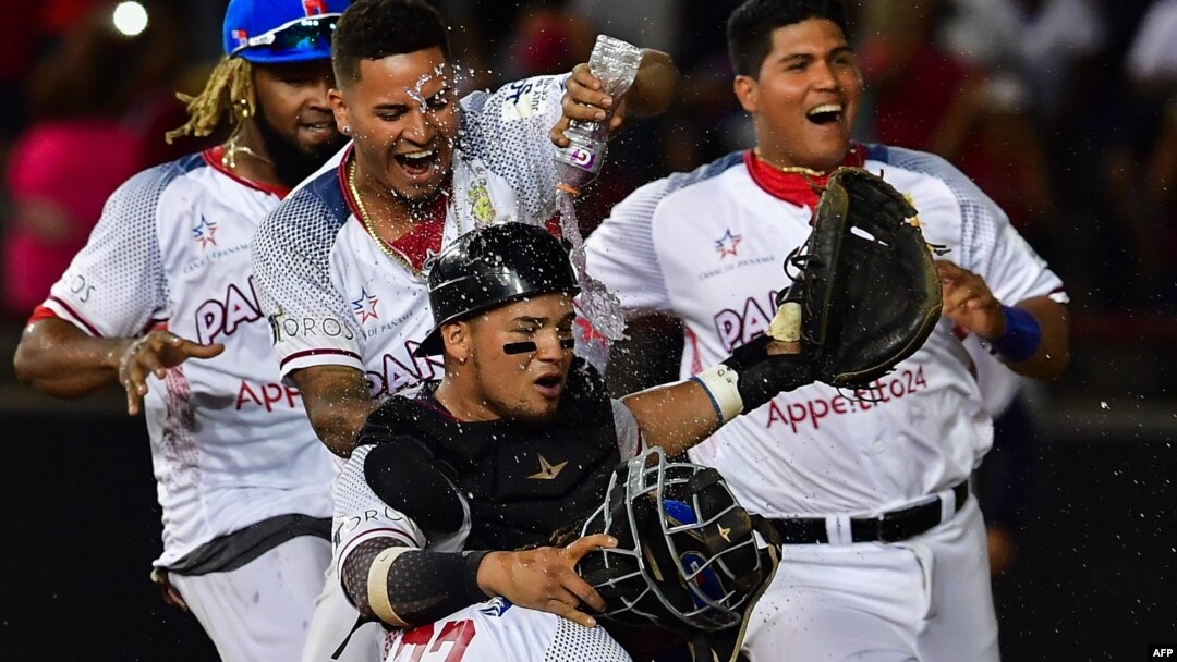Panamá celebra su victoria frente a Cuba en la Serie del Caribe. 