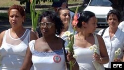 Fotografía de archivo de las Damas de Blanco en la 5a Avenida de Miramar. EFE/Alejandro Ernesto