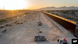 La frontera de EEUU y México, en la zona de El Paso, Texas, el 12 de mayo de 2023. (AP Photo/Andres Leighton).
