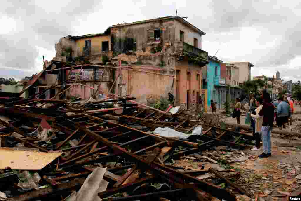 Imágenes de la destrucción causada por el paso de un tornado en La Habana el 28 de enero.