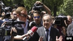 El presidente del Real Madrid, Florentino Pérez, hoy a su salida de la asamblea general extraordinaria que celebra la Liga de Fútbol Profesional (LFP) para abordar la situación.