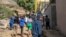 Migrantes en Tijuana, México, intentando llegar a Estados Unidos, el 26 de septiembre de 2023. (AP Photo/Karen Castaneda).