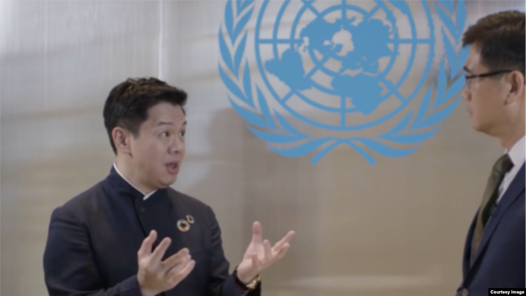 James Chau, a la izquierda.