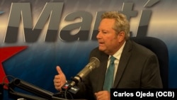 Mike Hammer visita los estudios de Martí Noticias
