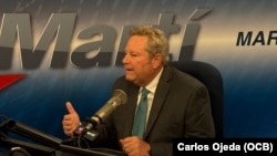 Mike Hammer visita los estudios de Martí Noticias