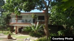 Casas como esta del reparto Fontanar ofertada en revolico.com podrían respaldar un jugoso crédito bancario, pero la vivienda no forma parte de las nuevas garantías.