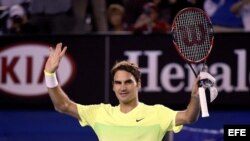 El tenista suizo Roger Federer celebra su victoria ante Yen-Hsun Lu, de Taipei.