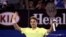 El tenista suizo Roger Federer celebra su victoria ante Yen-Hsun Lu, de Taipei.