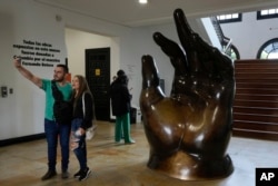 La Mano, escultura de Fernando Botero