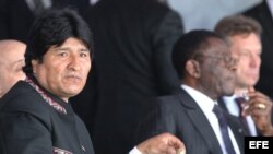  Evo Morales (i), y el de Guinea Ecuatorial, Teodoro Obiang Nguema Mbasogo (d), asisten al Foro de los Países Exportadores de Gas (FPEG) en el Kremlin. 
