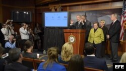El senador demócrata de Nevada Harry Reid, ofrece una rueda de prensa tras la aprobación de los fondos temporales para el Gobierno estadounidense, en el Capitolio, Washington DC, EE.UU., el 27 de septiembre 