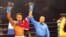 El árbitro declara ganador al cubano Leduán Barthelemy.