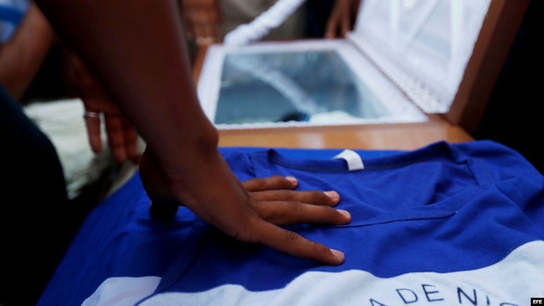 Bismark Martínez, víctima de crisis en Nicaragua, es enterrado en el cementerio de San Carlos, en Masaya.