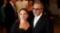 La cantante estadounidense de origen cubano Gloria Estefan (i) y su esposo, el productor musical Emilio Estefan. 