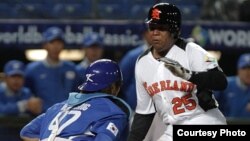 Holanda contra Corea del Sur en el III Clásico de Béisbol.