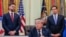 El presidente de EE. UU., Donald Trump, habla en el Despacho Oval, con el vicepresidente JD Vance y el secretario de Estado Marco Rubio.
