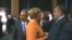 Angela Merkel da la espalda al gobernante Raúl Castro.