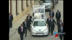 Papa Francisco es recibido a su llegada a la Catedral de La Habana