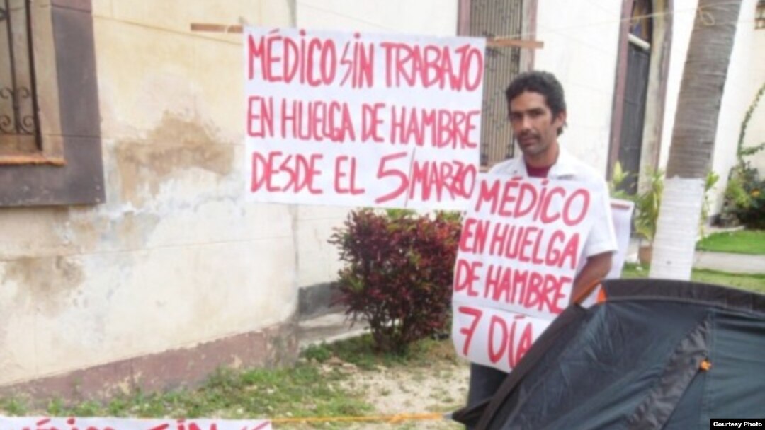 Jeovany Jiménez Vega, médico en huelga de hambre junto a familiares y amigos
