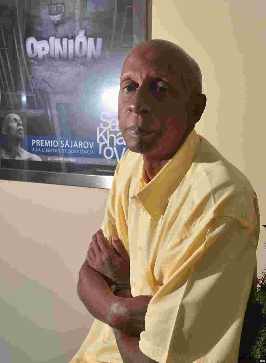 El expreso pol&iacute;tico y opositor cubano Guillermo Fari&ntilde;as en su primer d&iacute;a de actividades en Miami participa en un encuentro con algunos miembros del exilio cubano en la sede de la Fundaci&oacute;n Nacional Cubanoamericana en Miami (EEUU)