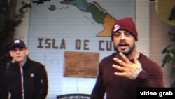 Silvito el Libre y Aldo el Aldeano en el video de su tema "Llorando sangre".