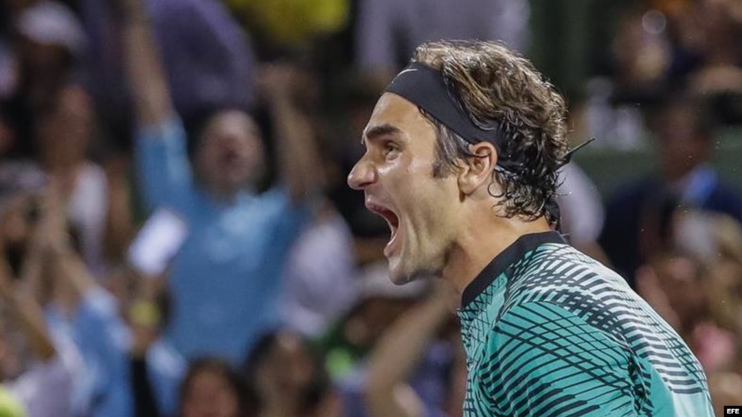 Federer reacciona tras vencer a Kyrgios en Miami.