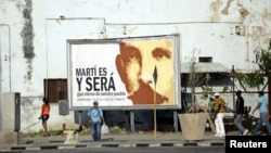 Una valla sobre Jose Marti en La Habana, Cuba. 