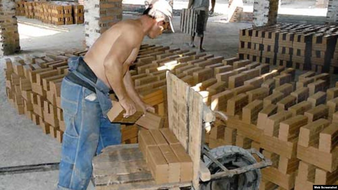 Una fábrica de ladrillos en Cuba.