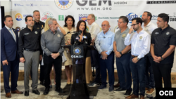 Christi Fraga, alcaldesa de la ciudad de Doral, encabeza una rueda de prensa sobre la recolección de ayuda humanitaria para Colombia. (OCB)