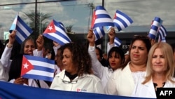 Llegada de médicos cubanos a Honduras / Foto: Orlando SIERRA (AFP)