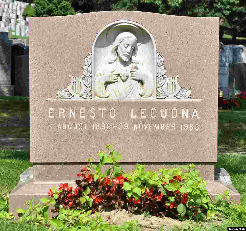 Tumba de Ernesto Lecuona en el cementerio The Gates of Heaven en las afueras de Nueva York. Cortesía de Cristóbal Díaz Ayala.