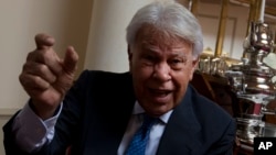 El expresidente español Felipe González. (Foto AP/Paul White)